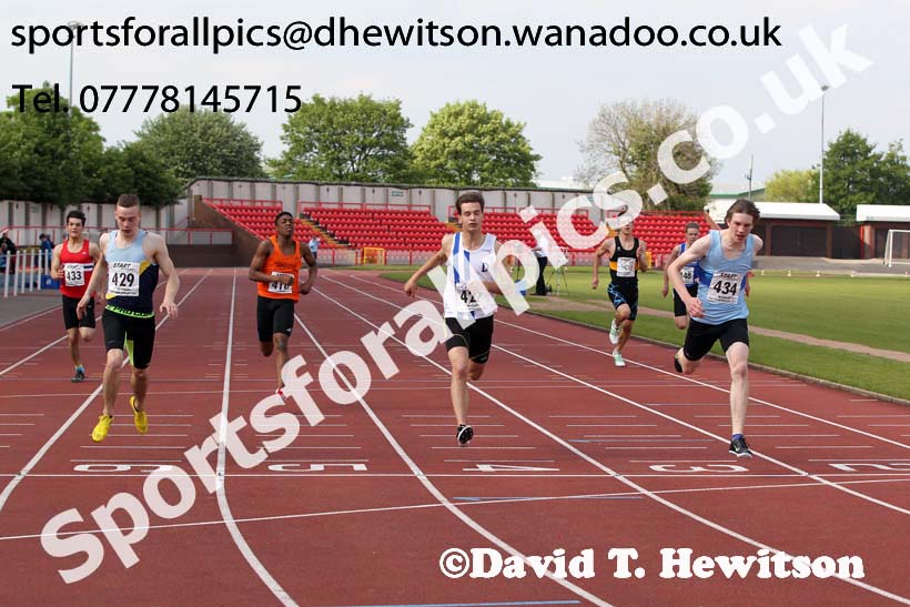 Under-17 mens 200 metres at the North Eastern Championships, Gateshead International Stadium.  Photos: David T. Hewitson/Sports for All Picss